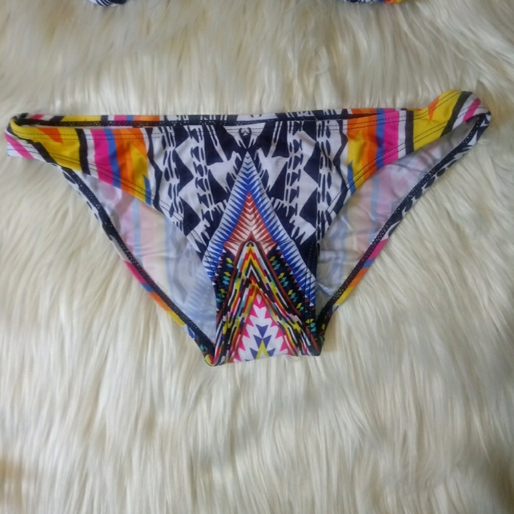 Halter Sliding Triangular Bikini - Picture 3 of 8